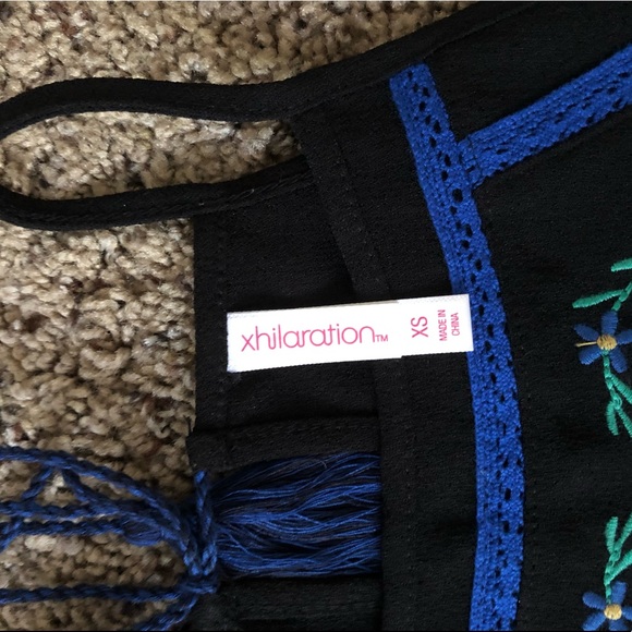 Embroidered crop top - Picture 2 of 2